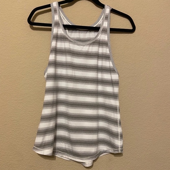 EUC Lululemon Think Fast Tank Capilano Stripe White Heathered Slate 4 / 6 - Picture 3 of 7